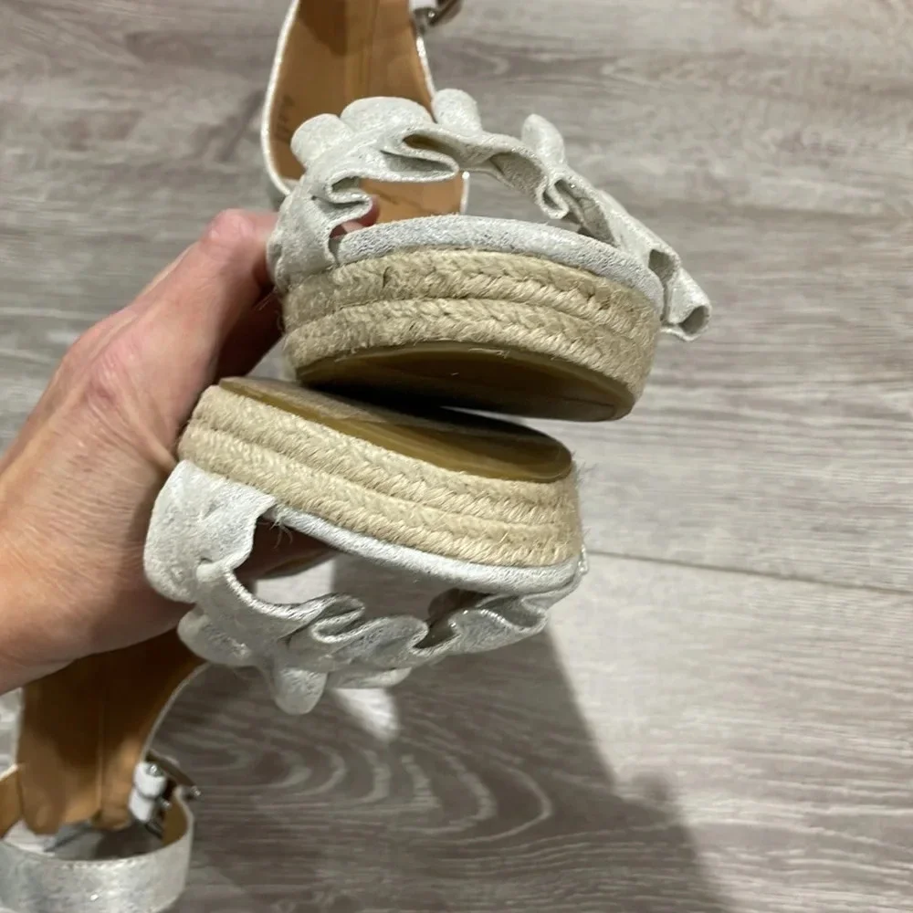 NEW Comfortview Silver Ruffle Wide London Wedge Espadrille Ankle Strap 8WW